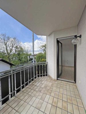 POCHERT IMMOBILIEN - Sonnige 3-Zimmer-Wohnung BEZUGSFREI mit Balkon und Einzelgarage