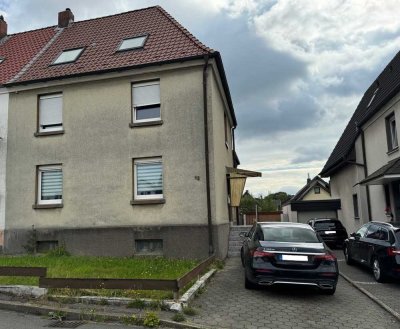 Renovierungsbedürftige Doppelhaushälfte mit viel Platz für die ganze Familie!