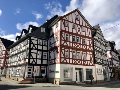 Freundliche 3-Zimmer-DG-Wohnung mit Balkon und Einbauküche in Dillenburg