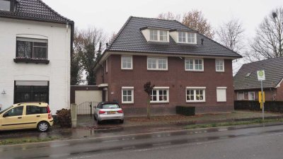 Doppelhaushälfte mit Garage und Garten