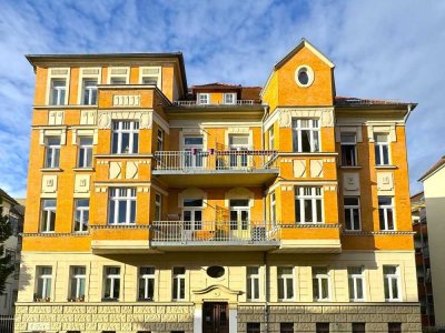 Zwei Balkone, vier Zimmer, zwei Bäder im gepflegten Leipziger Altbau