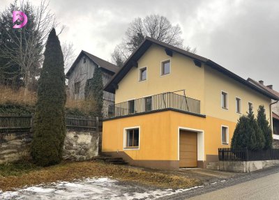 Wohnhaus mit Nebengebäude in Schönbach