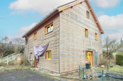 Eigenheim für Ruheliebende mit  großen Garten, Terrasse und Garage in Waldrandlage