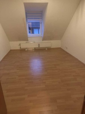 6-Zimmer-Wohnung mit Küche und Bad