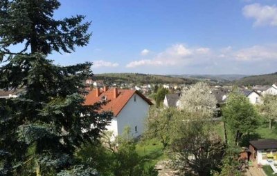 Helle & gepflegte 4-Zimmer-Wohnung mit großem Balkon in Taunusstein-Seitzenhahn!