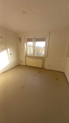 3 MONATE MIETFREI für Selbst-Renovierer, schöne DG Wohnung mit Balkon