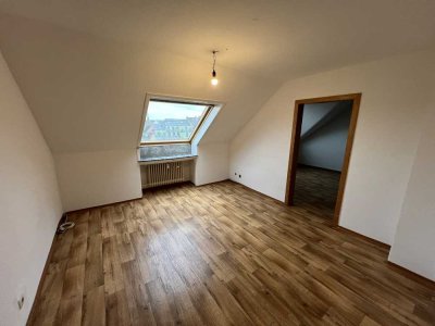 Schöne 2-Zimmer DG-Wohnung in FFM-Fechenheim