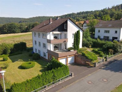 Geräumiges Zweifamilienhaus am Ortsrand