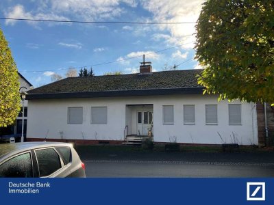 Zwangsversteigerung - Einfamilienhaus mit Garage in Weiskirchen - ++Provisionsfrei für Ersteher++