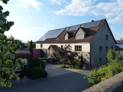 Zweifamilienhaus mit Einliegerwohnung, Nebengebäuden, schönem Hof und Garten