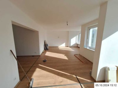 -KERNSANIERT- 3-Zimmer-Wohnung mit gehobener Innenausstattung und Balkon