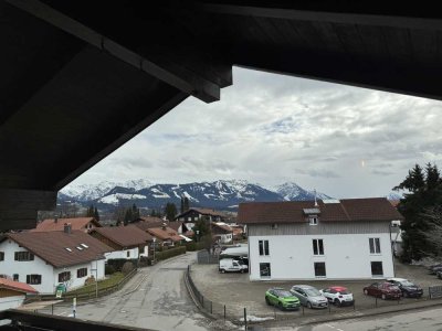 3-Zimmer-DG-Wohnung mit Balkon und Bergblick