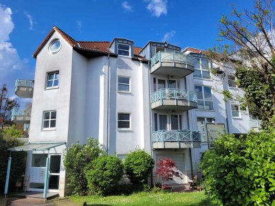 Stilvolle Dachgeschosswohnung mit Balkon in Köln-Sürth