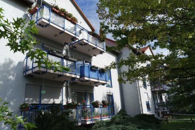 Günthersdorf - 3-Raumwohnung in gepflegtem Wohnpark mit Balkon, Wohnküche & Stellplatzoption