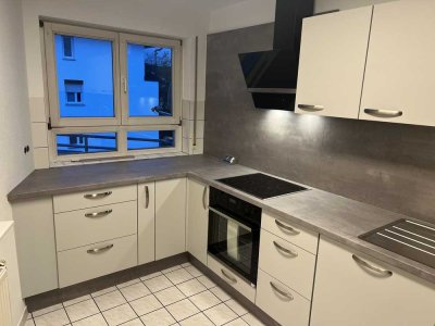 Vollständig renovierte Wohnung mit drei Zimmern sowie Balkon und EBK in Dettenhausen