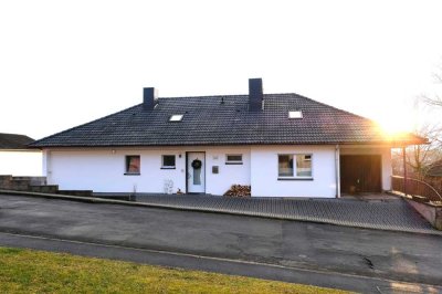 Familienfreundliches Zuhause mit separater ELW und Weitblick in Sontra !