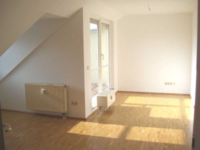 Schicke 2-Zimmer-Dachgeschoß-Wohnung mit Balkon und TG-Platz! Kapitalanlage mit Erbpacht!