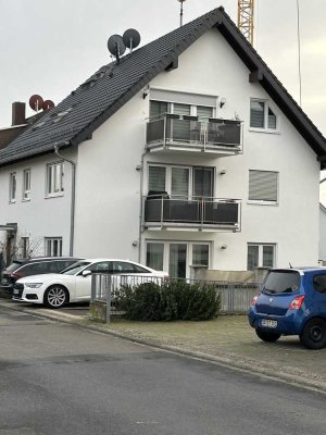 Moderne 3 Zi-Wohnung mit Einbauküche und Garten