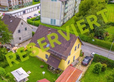 FESCHNIG: Erdgeschosswohnung mit Potenzial und Garage