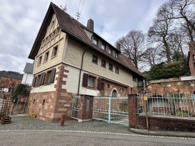 2.5 Zimmer-Wohnung mit Garten und Garage