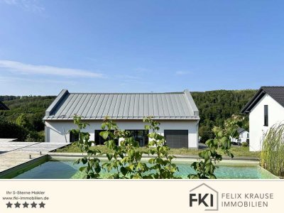 **Exklusiver und energieeffizienter Neubau mit Naturpool in ruhiger Lage von Limbach**