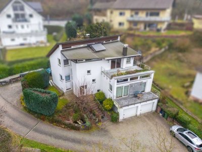 Zweifamilienhaus mit Blick ins Grüne in Weinheim