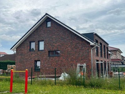 *Mieten im Neubaugebiet* Hochwertige Doppelhaushälfte mit Carport!