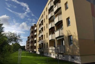 2-Zimmer-Wohnung mit Einbauküche und Westbalkon in Rostock-Südstadt