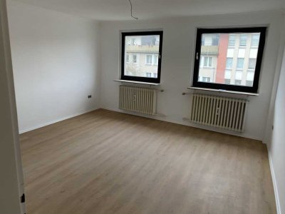 Schöne und sanierte 4-Raum-Wohnung mit gehobener Innenausstattung mit Balkon in Gelsenkirchen