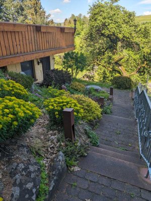 Freundliche und vollständig renovierte 2-Raum-Terrassenwohnung mit Balkon und EBK in Gersfeld (Rhön)