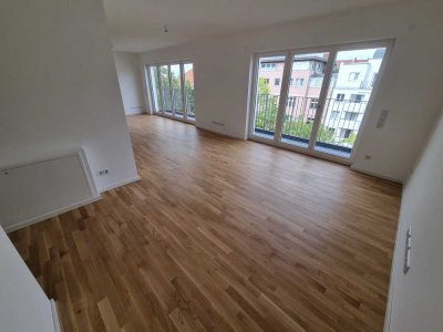 Mit dem Fahrstuhl direkt ins sonnige Penthouse mit 3 Zimmern, EBK und Fußbodenheizung