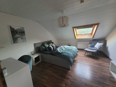 Helle 4-Zimmer Dachgeschosswohnung in ruhigem Wohngebiet