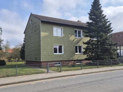 sanierte 4-Zimmer-Wohnung mit Terrasse in Lehre am Ortsrand