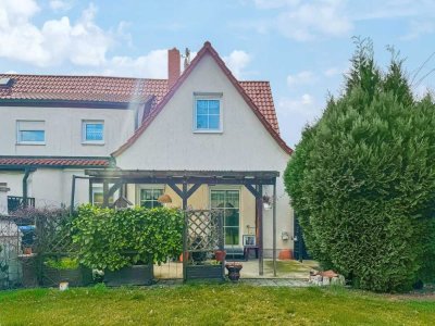 Schöne Doppelhaushälfte mit Gartenidylle und Charme – Ihr neues Zuhause in Borna