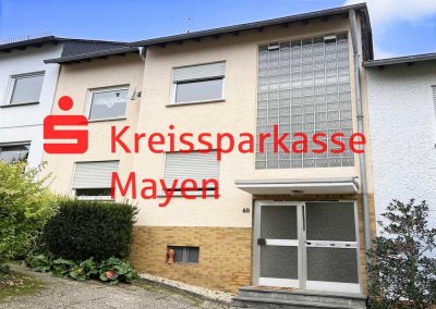 Attraktives 3-Familienhaus mit 2 Garagen u. Stellplatz in ruhiger Wohnlage