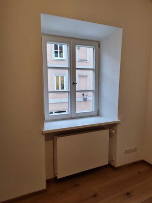 Denkmalsanierte 3 Zi. Whg in der Landshuter Innenstadt mit Loggia