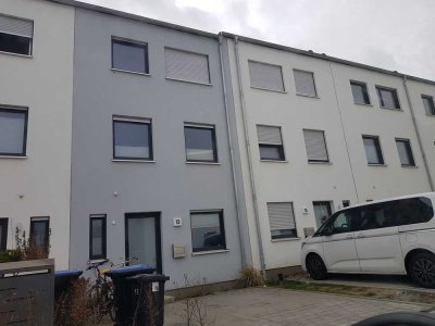 Nachmieter gesucht: 5-Zimmer-Reihenhaus mit gehobener Innenausstattung, EBK und Garten in Moisling
