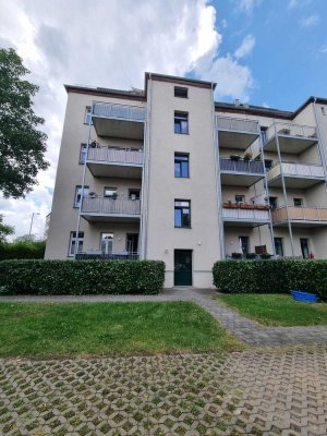 ++ Neuwertige 3 Zi. Whg mit Einbauküche und Balkon // modernes Bad ++