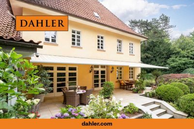 Eintreten und den Alltag "draußen lassen":
wunderschöne Villa auf parkähnlichem Grundstück