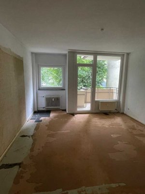 Best Preis -Selbst renovieren und einziehen - Eigentum statt Miete mit Balkon !