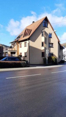 Attraktive und neuwertige 3-Raum-Maisonette-Wohnung mit EBK in Nagold