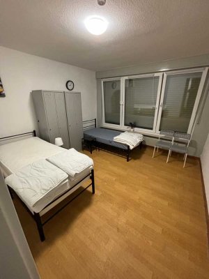 **Möbliertes WG- Zimmer mit Balkon zentral in Offenbach**