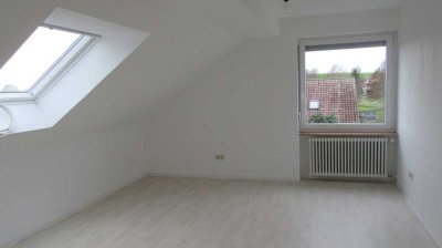 Schlichte 3- Zimmer Dachgeschoss Wohnung in Ummendorf