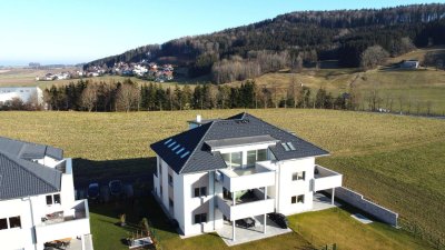 Penthouse mit Aussicht zum Attersee - nur ca. 800 m vom kühlenden Nass entfernt!