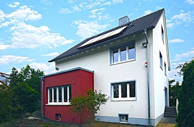 Neuwertiges Familienparadies mit großem Grundstück und viel Platz zum Wohnen!