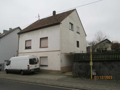 Geräumiges, günstiges 7-Raum-Einfamilienhaus in Wadgassen in der Zwangsversteigerung zu erwerben.