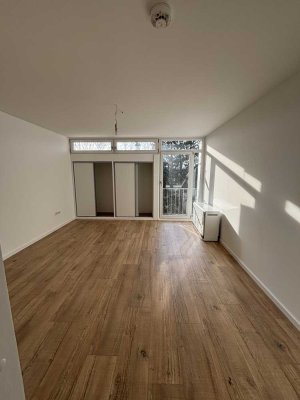 Stilvolle 1-Zimmer-Wohnung mit gehobener Innenausstattung mit Balkon in München Ramersdorf