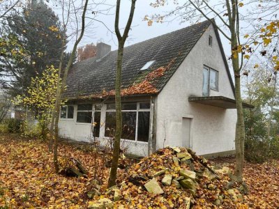 Abriss oder Kernsanierung! Einfamilienhaus mit Doppelgarage in Neresheim-Ohmenheim zu verkaufen.