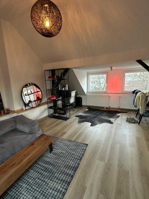 TOP Lage ! Schöne 2,5-Zimmer-Dachg. Wohnung in Essen Moltkeviertel