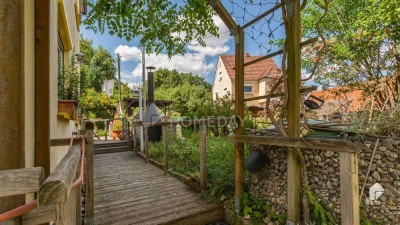 Schönes Einfamilienhaus mit Garten und toller Terrasse, Garage sowie Stellplatz